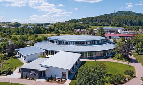 Bild vom Bemusterungszentrum Hanse Haus in Oberleichtersbach von oben fotografiert
